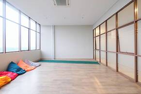 Homey And Minimalist 1Br Royal Sentul Park Apartment