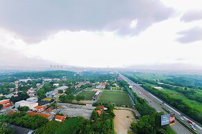 Best Homey And Nice Studio At Royal Sentul Park Apartment