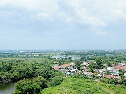 Comfortable And Spacious 3Br Meikarta Apartment