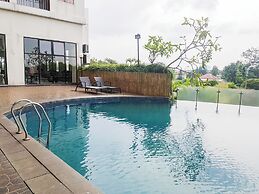 Modern Look 2Br At Serpong Greenview Apartment