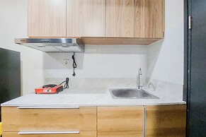 Homey And Cozy Living Studio At Collins Boulevard Apartment