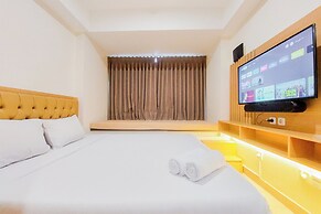 Homey And Cozy Living Studio At Collins Boulevard Apartment