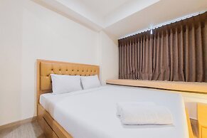 Homey And Cozy Living Studio At Collins Boulevard Apartment