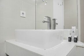 Restful And Modern 3Br At Daan Mogot City Apartment