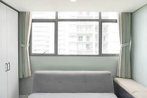 Restful And Modern 3Br At Daan Mogot City Apartment