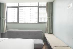 Restful And Modern 3Br At Daan Mogot City Apartment