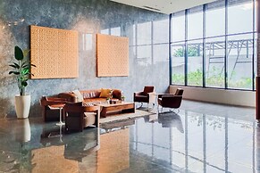 Comfy And Modern Studio Room The Ayoma Apartment