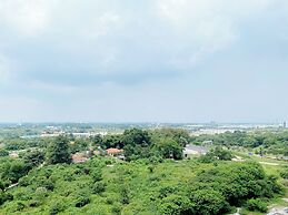 Clean And Homey 2Br At Meikarta Apartment