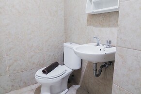 Cozy And Nice Studio At Great Western Apartment