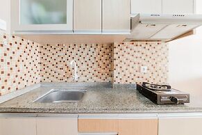 Cozy And Nice Studio At Great Western Apartment