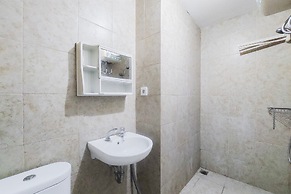 Cozy And Nice Studio At Great Western Apartment