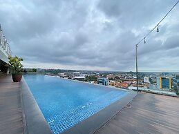 Good Homey Studio Apartment At Warhol (W/R) Residences