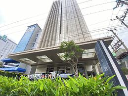 Good Homey Studio Apartment At Warhol (W/R) Residences