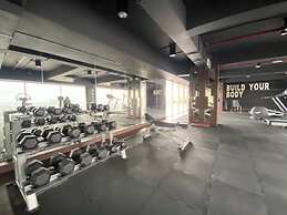 Good Homey Studio Apartment At Warhol (W/R) Residences