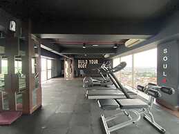 Good Homey Studio Apartment At Warhol (W/R) Residences