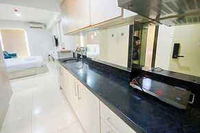 Good Homey Studio Apartment At Warhol (W/R) Residences