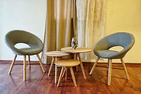 R Suites