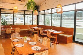 Connector Hostel