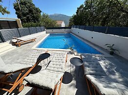 Apartment Ivan With Pool