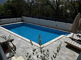 Apartment Ivan With Pool