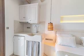 Nikos Apartments & Studios