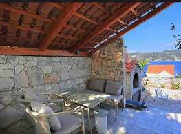 Seafront House Antonia