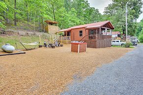 Murray Cabin w/ Hot Tub: Walk to Kentucky Lake!