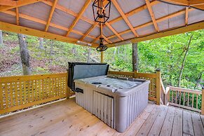 Murray Cabin w/ Hot Tub: Walk to Kentucky Lake!