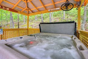 Murray Cabin w/ Hot Tub: Walk to Kentucky Lake!