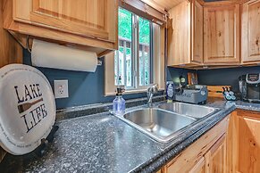 Murray Cabin w/ Hot Tub: Walk to Kentucky Lake!