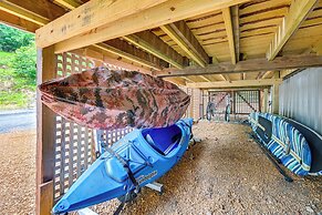 Murray Cabin w/ Hot Tub: Walk to Kentucky Lake!