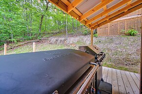 Murray Cabin w/ Hot Tub: Walk to Kentucky Lake!