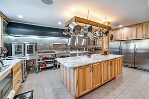 Massive Roscoe Retreat: Great for Large Groups!