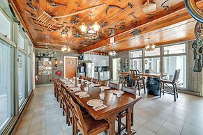 Massive Roscoe Retreat: Great for Large Groups!