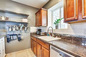 Bar & Fire Pit: Pet-friendly Phoenix 'La Casita'