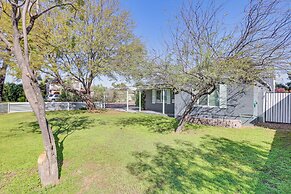 Bar & Fire Pit: Pet-friendly Phoenix 'La Casita'