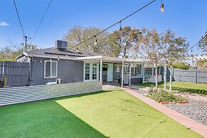 Bar & Fire Pit: Pet-friendly Phoenix 'La Casita'