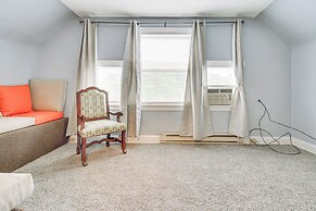 Pet-friendly Cincinnati Apt: 5 Mi to Downtown!