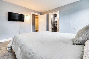 Pet-friendly Cincinnati Apt: 5 Mi to Downtown!