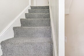 Pet-friendly Cincinnati Apt: 5 Mi to Downtown!