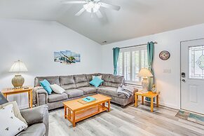 Beachy Oak Island Family Home - 1 Mi to Ocean!