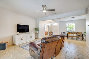 6 Mi to Beach: Cape Coral Home w/ Screened Lanai