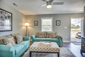 Kitty Hawk Apartment w/ Hot Tub - 1 Mi to Beach!