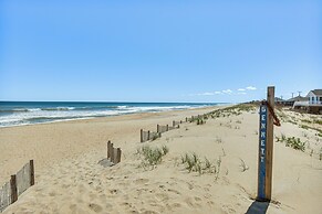 Kitty Hawk Apartment w/ Hot Tub - 1 Mi to Beach!