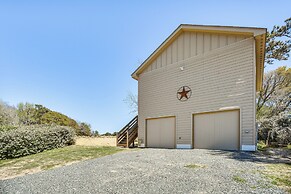 Kitty Hawk Apartment w/ Hot Tub - 1 Mi to Beach!