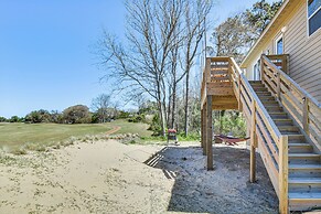 Kitty Hawk Apartment w/ Hot Tub - 1 Mi to Beach!