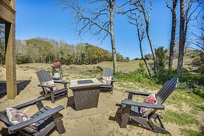 Kitty Hawk Apartment w/ Hot Tub - 1 Mi to Beach!