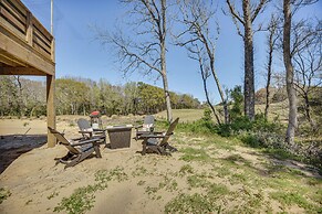 Kitty Hawk Apartment w/ Hot Tub - 1 Mi to Beach!