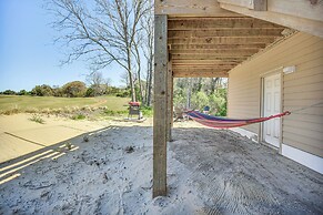 Kitty Hawk Apartment w/ Hot Tub - 1 Mi to Beach!