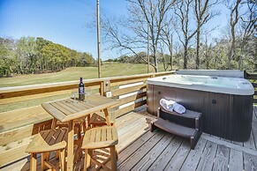 Kitty Hawk Apartment w/ Hot Tub - 1 Mi to Beach!